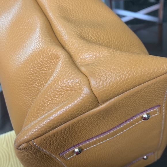 Dooney & Bourke Pebble Logo Lock Large Sac in natural. - Picture 10 of 15